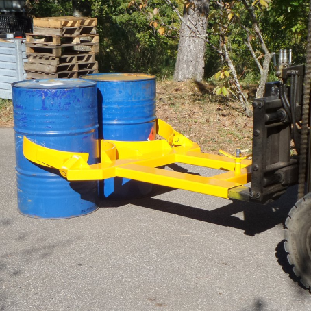 Pinza per 2 fusti in metallo inforcabile  / P.ta 600 Kg