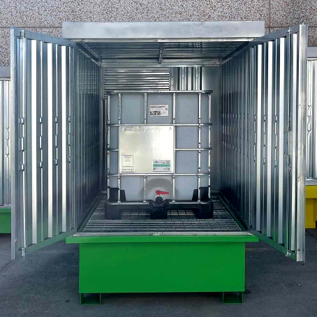 Deposito per stoccaggio esterno con vasca  - 1 Cisternetta IBC
